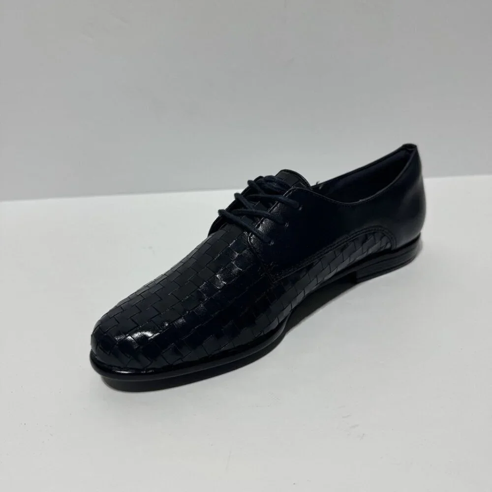 Trotters Womens Lizzie Flat Navy Size 6.5 Narrow